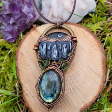 Load image into Gallery viewer, Stone Circle by Moonlight Talisman ~ Labradorite